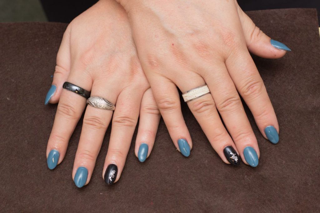 Czym jest lakier hybrydowy